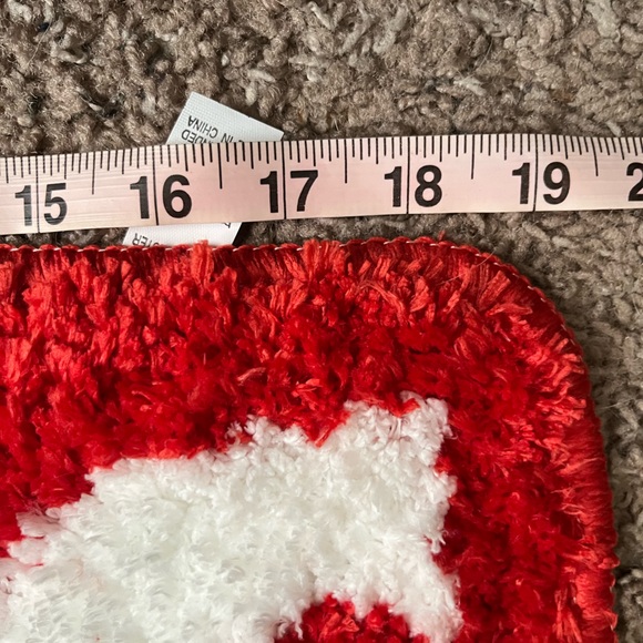 “Kiss My Airs” Red White Rug 27x19 inches - Picture 6 of 6